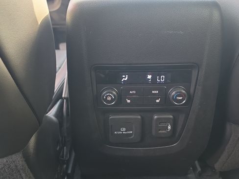 Used 2022 Buick Enclave Avenir w/ Avenir Technology Package FWD image 23