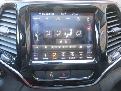 Used 2019 Jeep Cherokee Limited AWD/4WD image 19