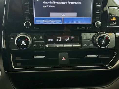 Used 2021 Toyota Highlander XLE image 24