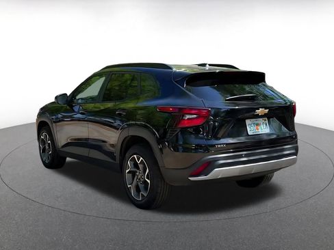 Used 2025 Chevrolet Trax LT image 11