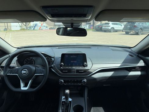 Used 2025 Nissan Altima 2.5 SV FWD image 34