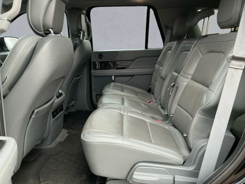 Used 2018 Lincoln Navigator Select w/ Technology Package image 12