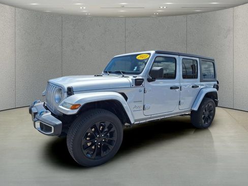 Used 2023 Jeep Wrangler Unlimited Sahara AWD/4WD image 9