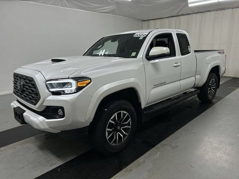 Used 2022 Toyota Tacoma TRD Sport AWD/4WD image 5