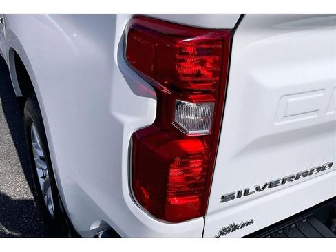 Used 2022 Chevrolet Silverado 1500 LT w/ Z71 Off-Road Package image 30
