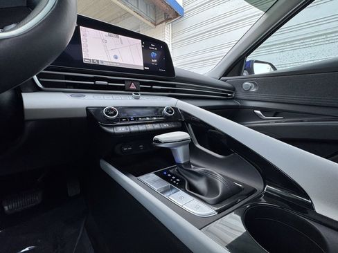 Used 2023 Hyundai Elantra Limited image 23