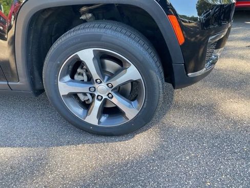 Used 2023 Jeep Grand Cherokee L Limited AWD/4WD image 28
