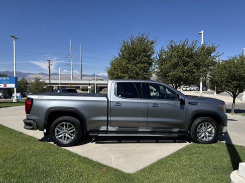 Used 2019 GMC Sierra 1500 SLT w/ Driver Alert Package I AWD/4WD image 6