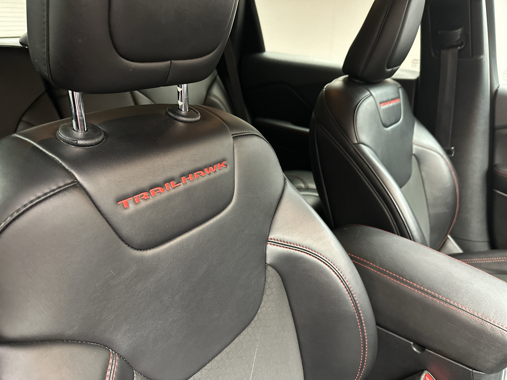 Used 2019 Jeep Cherokee Trailhawk w/ Comfort/Convenience Group AWD/4WD image 19