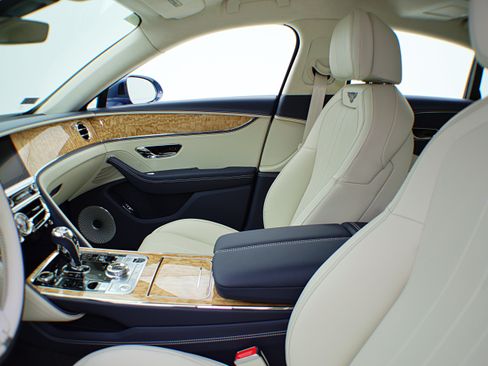 Certified 2022 Bentley Flying Spur Plug-In Hybrid AWD/4WD image 27