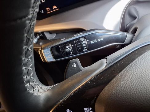 Used 2026 Cadillac Vistiq Sport image 8