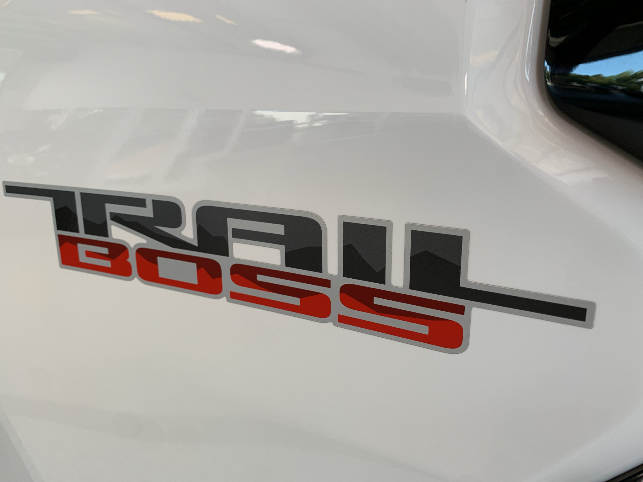 Used 2024 Chevrolet Colorado Trail Boss w/ Technology Package AWD/4WD image 8