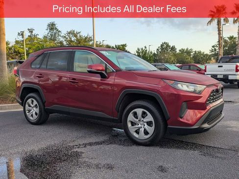 Used 2019 Toyota RAV4 LE FWD image 2