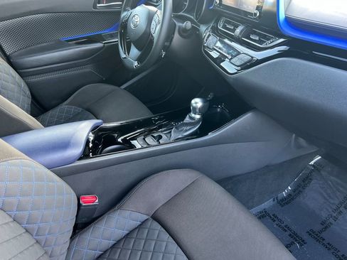 Used 2020 Toyota C-HR XLE image 18