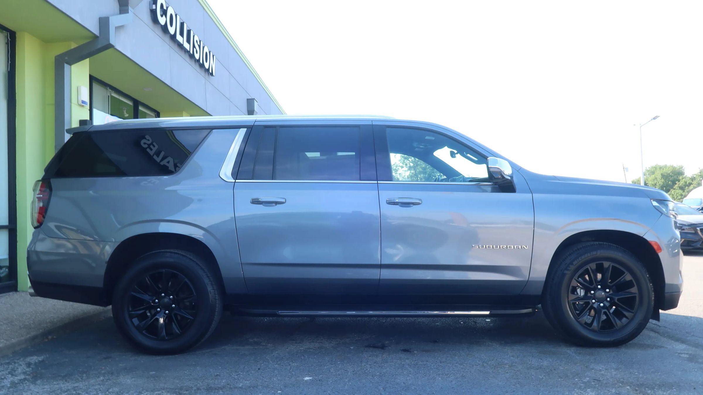 Used 2021 Chevrolet Suburban Premier w/ Premium Package RWD image 7