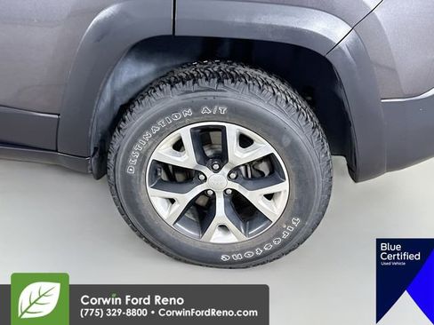 Used 2018 Jeep Cherokee Trailhawk AWD/4WD image 31