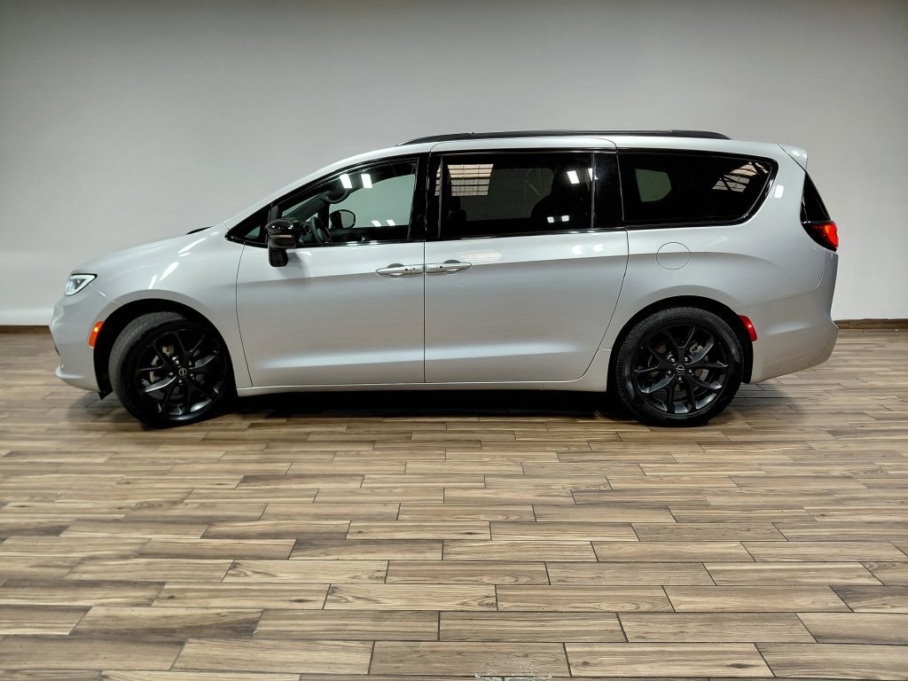Certified 2026 Chrysler Pacifica Limited w/ S Appearance Package FWD image 28