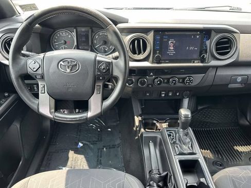 Used 2018 Toyota Tacoma TRD Sport AWD/4WD image 17