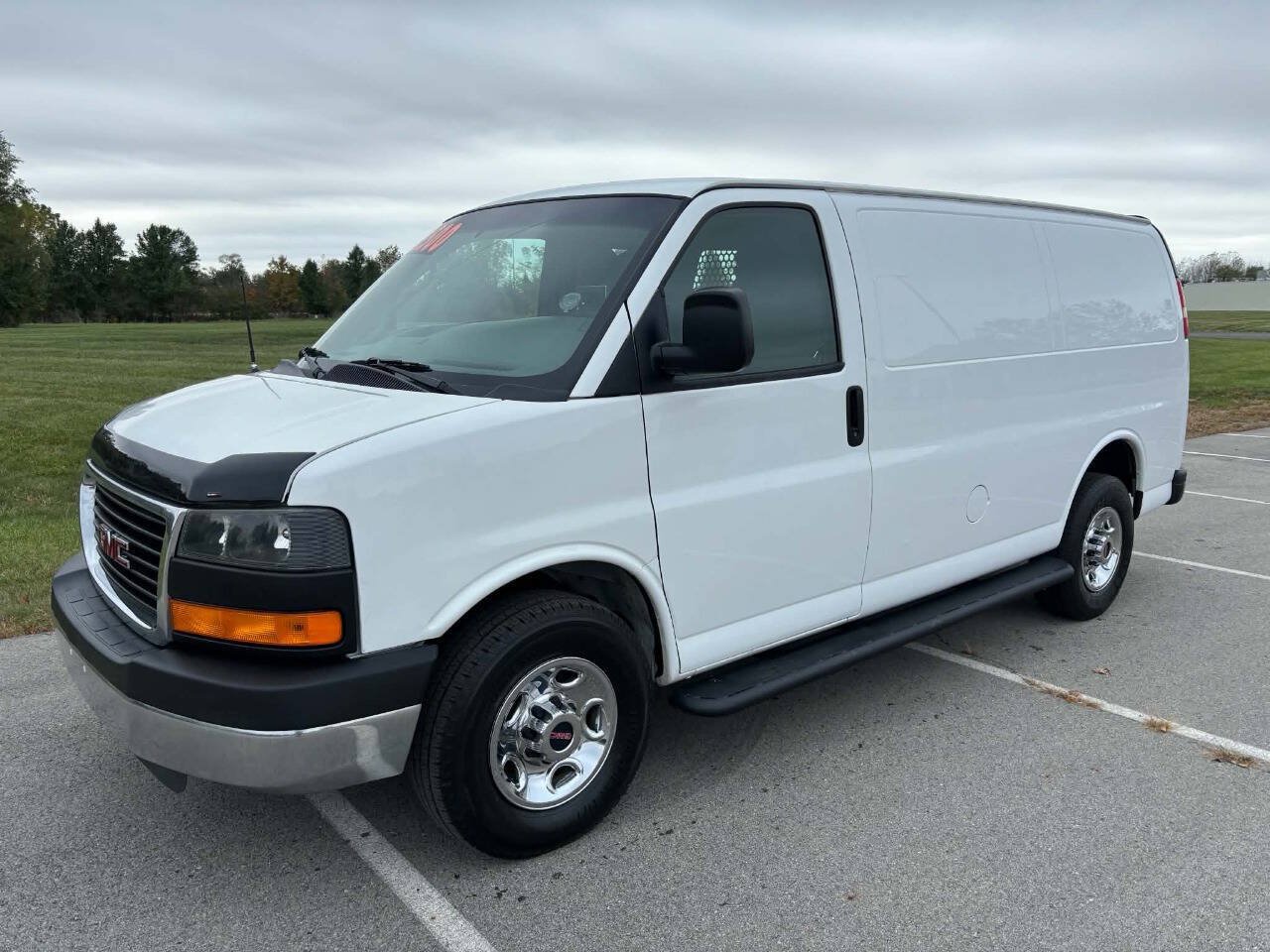 Used 2015 GMC Savana 2500 RWD image 1