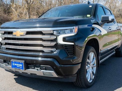 Used 2022 Chevrolet Silverado 1500 High Country w/ High Country Premium Package AWD/4WD image 2