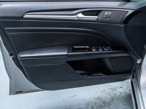 Used 2019 Ford Fusion Titanium image 19