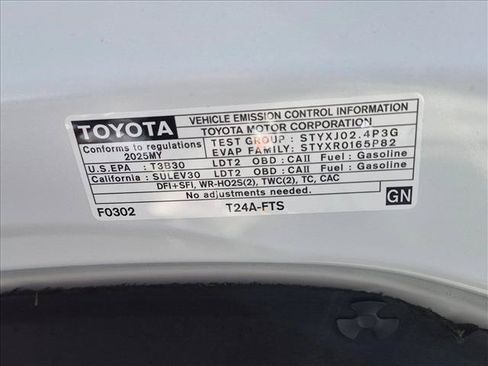 Used 2025 Toyota Highlander XLE FWD image 27