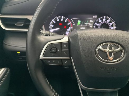 Used 2023 Toyota Highlander XLE FWD image 26