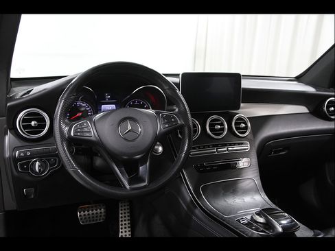 Used 2019 Mercedes-Benz GLC 300 4MATIC image 6