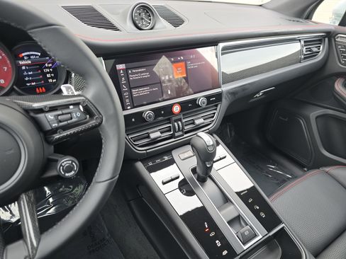 New 2026 Porsche Macan GTS image 21