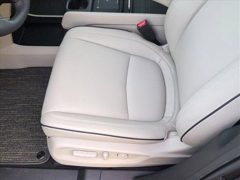 New 2026 Honda Odyssey Touring image 4