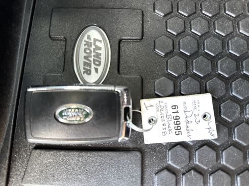 Used 2023 Land Rover Defender 110 X-Dynamic SE AWD/4WD image 22