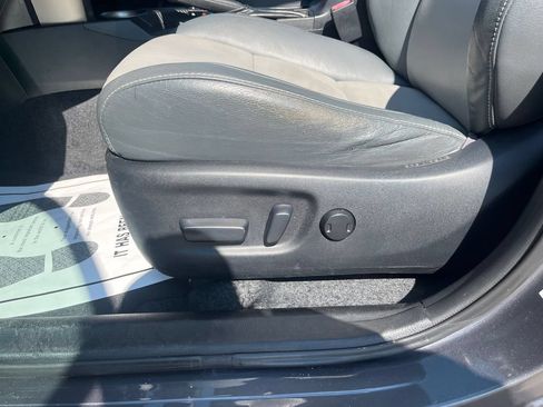 Used 2013 Toyota RAV4 Limited FWD image 21