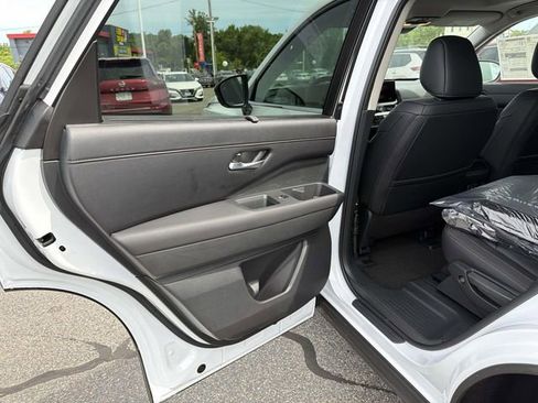 New 2026 Nissan Pathfinder SL w/ SL Premium Package AWD/4WD image 12