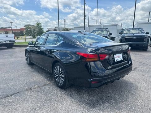 Used 2024 Nissan Altima 2.5 SV FWD image 5