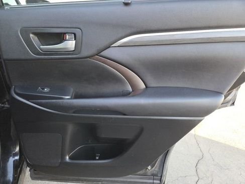 Used 2018 Toyota Highlander Limited image 28