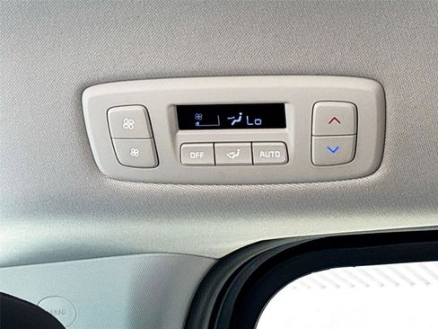 Used 2025 Kia Carnival FWD image 24