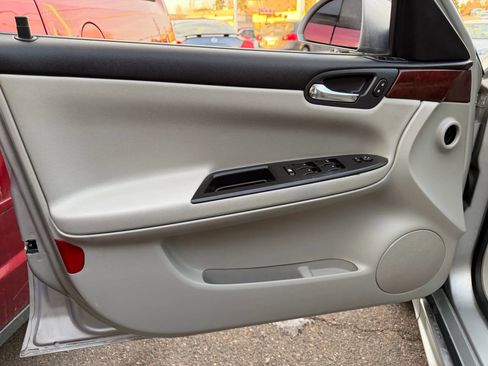 Used 2009 Chevrolet Impala LT image 12