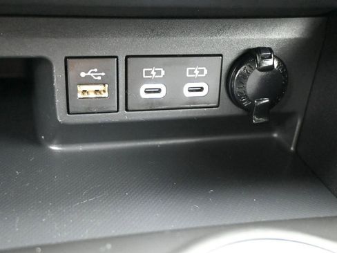 Used 2023 Toyota Highlander XLE image 14