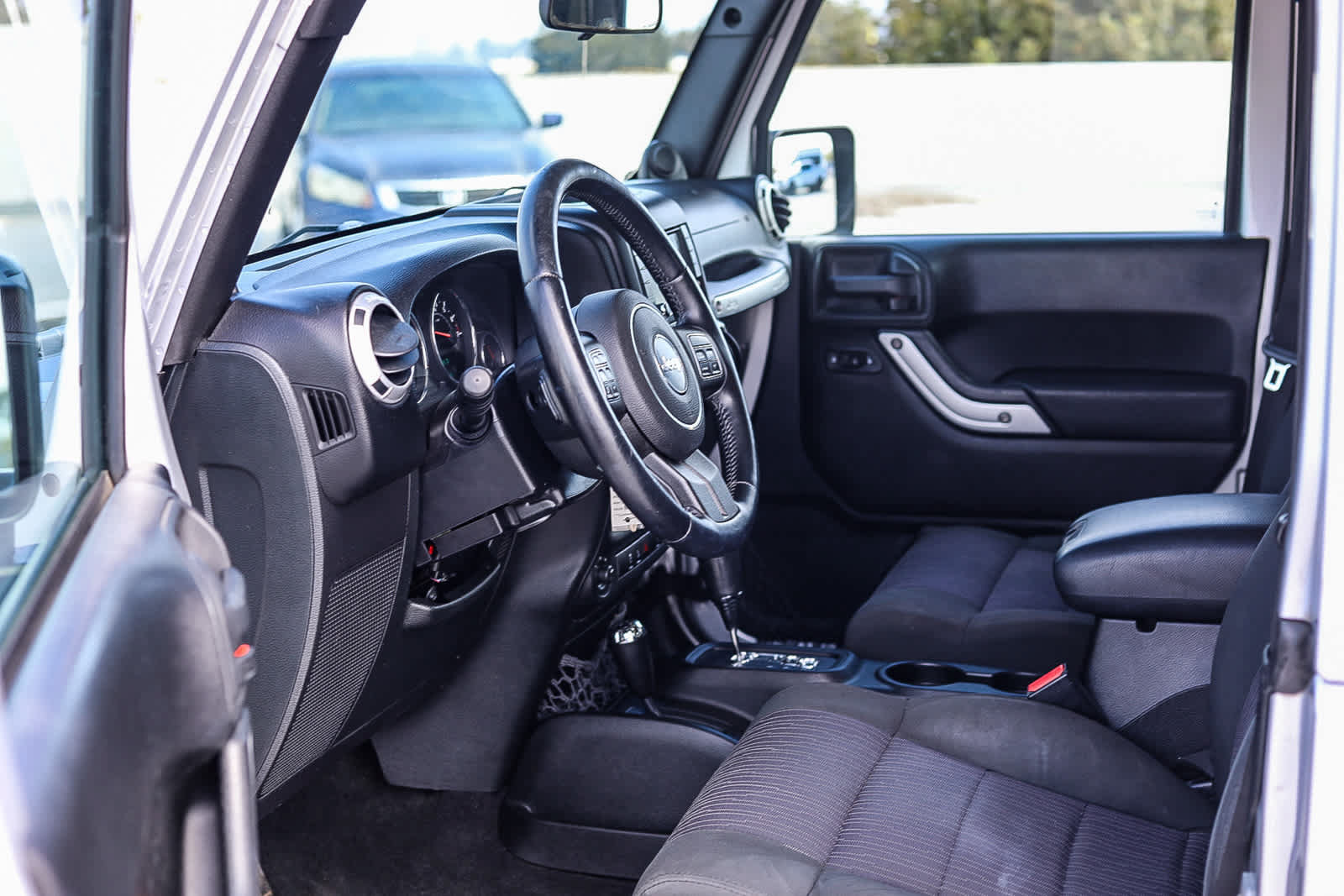 Used 2012 Jeep Wrangler Sahara w/ Connectivity Group AWD/4WD image 17