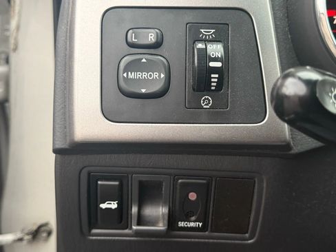 Used 2004 Pontiac Vibe w/ Moon And Tunes Value Package image 21