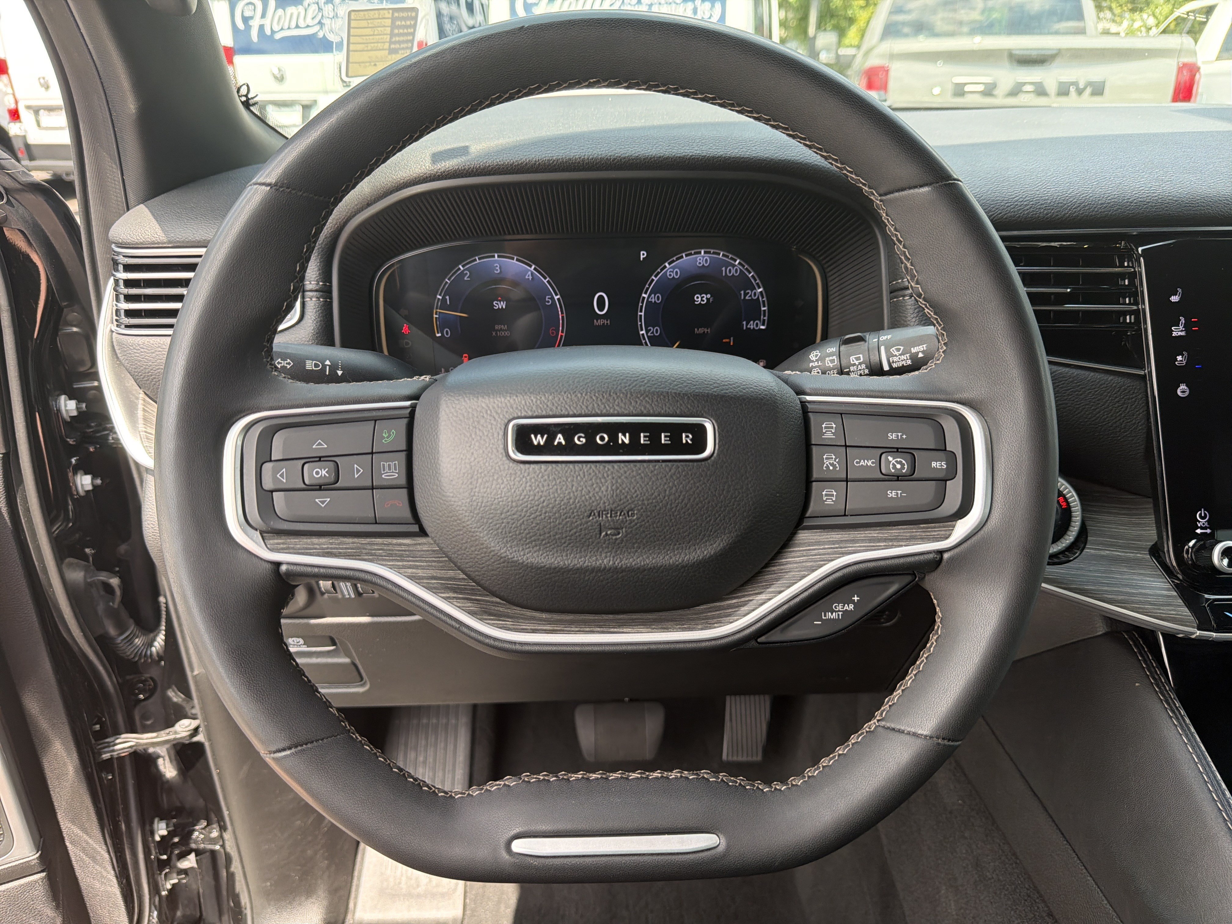 Used 2024 Jeep Wagoneer Series III AWD/4WD image 31