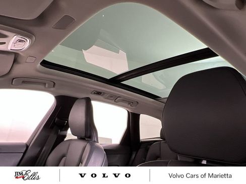 Used 2021 Volvo XC60 T5 Momentum w/ Premium Package image 19