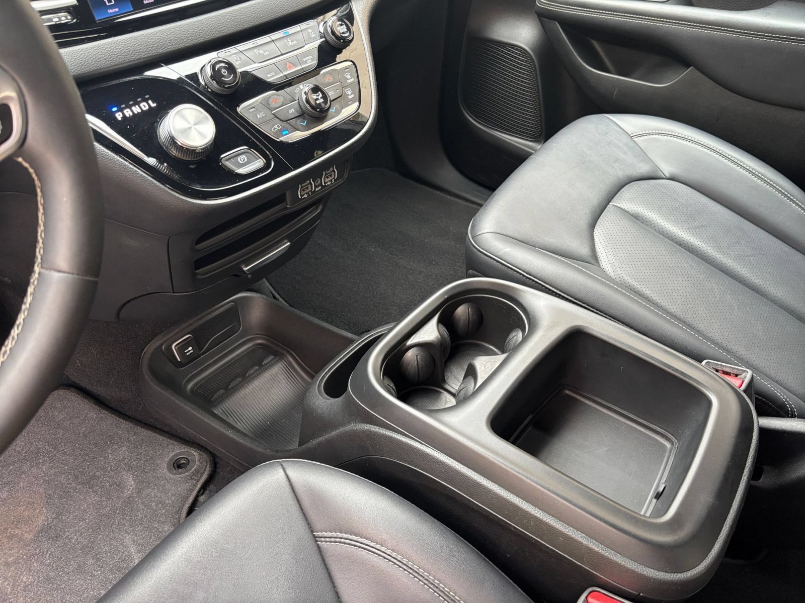 Used 2025 Chrysler Pacifica Select FWD image 43