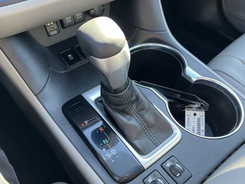 Used 2017 Toyota Highlander XLE image 26