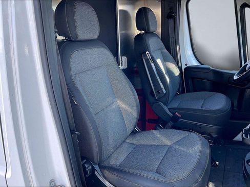 Used 2025 RAM ProMaster 2500 w/ Convenience Group image 8