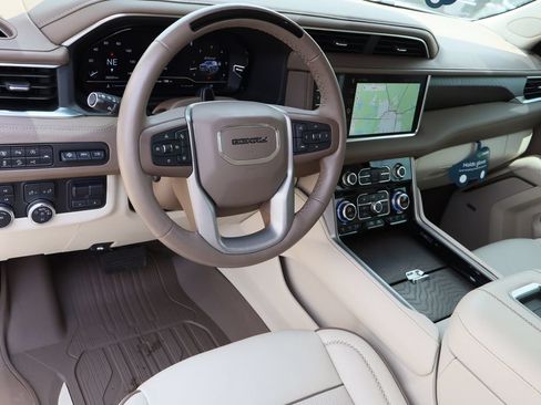 Certified 2024 GMC Yukon Denali w/ Advanced Technology Package AWD/4WD image 12