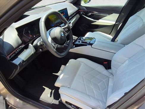 Used 2025 BMW 540i xDrive w/ Executive Package AWD/4WD image 12
