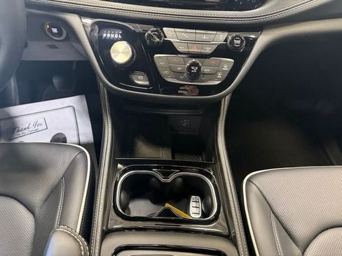 New 2027 Chrysler Pacifica Limited AWD/4WD image 18