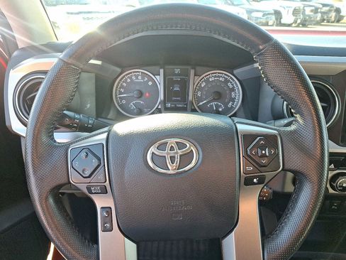 Certified 2017 Toyota Tacoma SR5 image 22