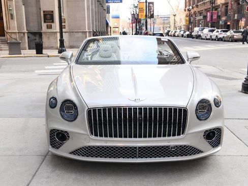 Used 2024 Bentley Continental GT image 2